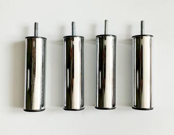 4 chromen meubelpoten (H15 x Ø4 cm) beschikbaar voor biedingen