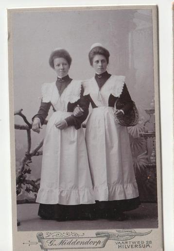 CDV 2 dienstmeiden door G. Middendorp Art Nouveau Jugendstil beschikbaar voor biedingen