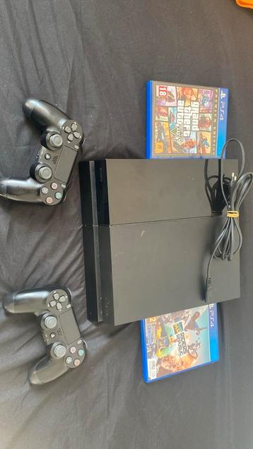Ps4 met 2 spellen en 2 controllers beschikbaar voor biedingen