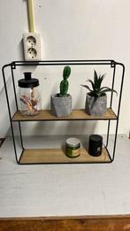 Vintage Wandrek met planken van hout en een zwart metalen fr, Huis en Inrichting, Ophalen of Verzenden