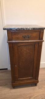 Antiek kastje met marmeren blad, Huis en Inrichting, Slaapkamer | Nachtkastjes, Ophalen, Gebruikt, Minder dan 45 cm, 55 tot 70 cm