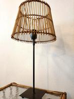 retro tafellamp rotan kap Rohe design jaren 50, 60 vintage, Gebruikt, Overige materialen, Ophalen of Verzenden, Minder dan 50 cm