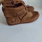 Uggs korte laarzen maat 38, Bruin, Lage of Enkellaarzen, Zo goed als nieuw, UGGs