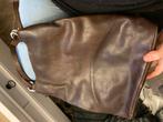 Bruine leren tas met gebruikerssporen, Sieraden, Tassen en Uiterlijk, Tassen | Damestassen, Ophalen of Verzenden, Gebruikt, Bruin