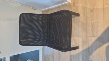 Zwarte IKEA loungestoel – €10 beschikbaar voor biedingen