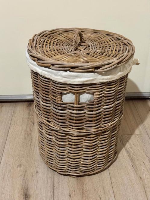 Rotan wasmand, Huis en Inrichting, Badkamer | Badtextiel en Accessoires, Zo goed als nieuw, Overige typen, Ophalen