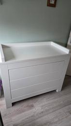 Witte Commode met Opstaande Rand, Ophalen, 50 tot 70 cm, Zo goed als nieuw, 75 tot 100 cm