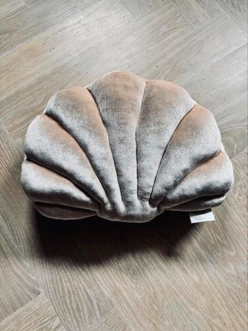 House of Seasons kussen schelp 50x40 beschikbaar voor biedingen