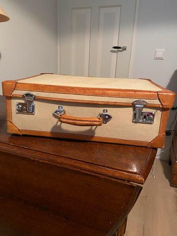 Brocante canvas koffertje beschikbaar voor biedingen