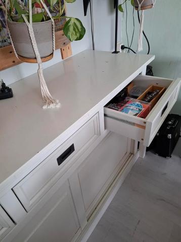 Dressoir beschikbaar voor biedingen