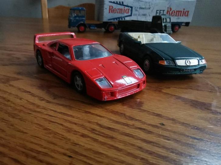 maisto Ferrari F40, Hobby en Vrije tijd, Modelauto's | 1:24, Zo goed als nieuw, Auto, Maisto, Ophalen of Verzenden