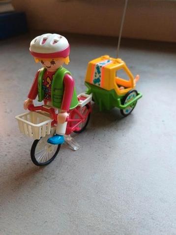 klein setje playmobil met fiets en aanhanger beschikbaar voor biedingen