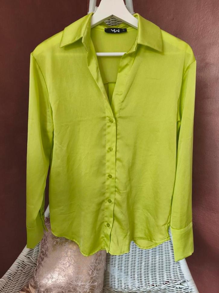 Most Wanted - Blouse satin limegroen - mt xs, Kleding | Dames, Blouses en Tunieken, Gedragen, Maat 34 (XS) of kleiner, Groen, Verzenden