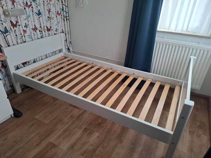 Zeer nette Flexa bed 90 x 200 cm 1 persoons wit, Kinderen en Baby's, Kinderkamer | Bedden, Gebruikt, 180 cm of meer, 85 tot 100 cm