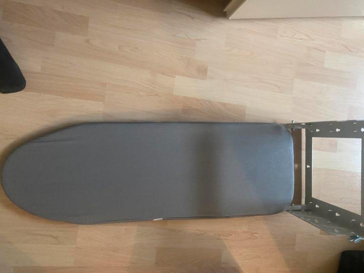 Tk bijna nieuwe opvouwbare strijkplank voor aan de muur, Witgoed en Apparatuur, Strijkijzers en Strijkplanken, Zo goed als nieuw