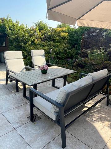 Eettafel cq loungeset voor de tuin beschikbaar voor biedingen