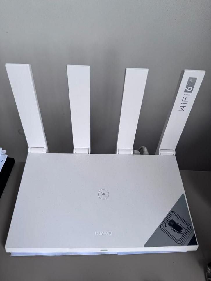 Zo goed als nieuwe Huawei WiFi Router - 6 maanden oud, Computers en Software, Routers en Modems, Ophalen of Verzenden