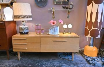 Leuk lowboard, vintage dressoire beschikbaar voor biedingen