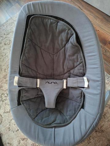 Nuna Leaf Wipstoel + Newborn Kussen beschikbaar voor biedingen