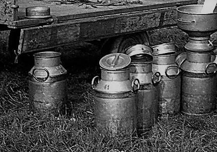 150 x Goede kwaliteit industriele metalen melkbussen carbid, Antiek en Kunst, Curiosa en Brocante, Ophalen