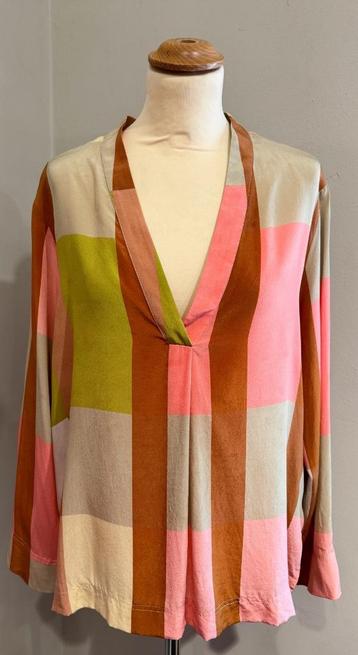 SALE: Mooie zijde blouse van MOMONI (44) beschikbaar voor biedingen