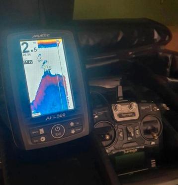 Voerboot met fishfinder  beschikbaar voor biedingen