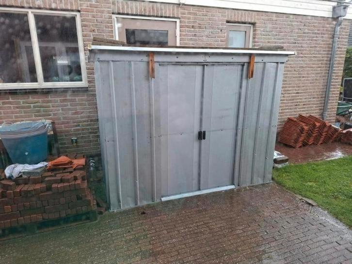 Metalen schuurtje berging fietsenhok, Tuin en Terras, Bergingen en Tuinkasten, Gebruikt, Overige typen, Metaal, Ophalen