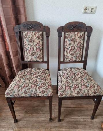 Antieke Stoelen Set van 2 met Bloemmotief beschikbaar voor biedingen