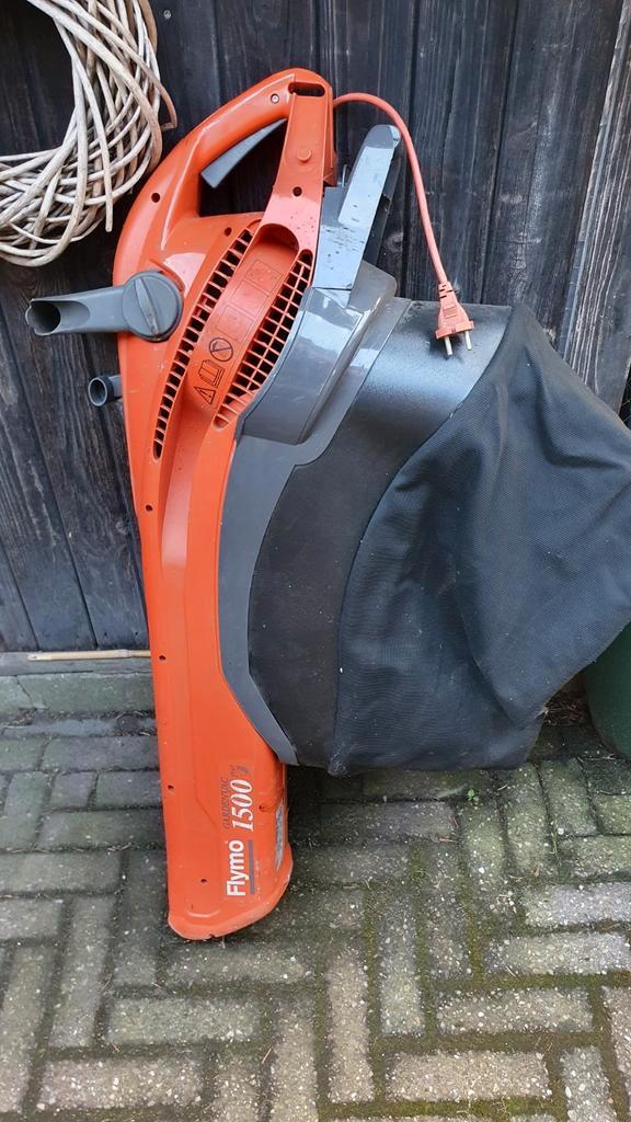 Flymo 1500 Bladblazer met Opvangzak, Tuin en Terras, Bladblazers, Gebruikt, Handgedragen, Elektrisch, Met opvangzak, Met zuigfunctie
