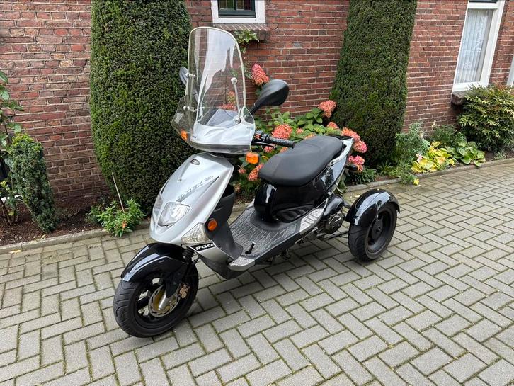 PGO Trex driewielscooter met achteruit en voetrem i.z.g.s., Diversen, Brommobielen en Scootmobielen, Zo goed als nieuw, Overige merken