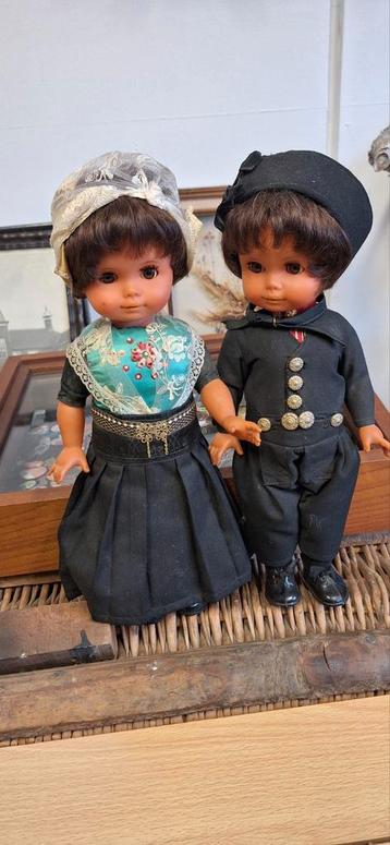 Vintage Poppen in Klederdracht - Set van 2 beschikbaar voor biedingen