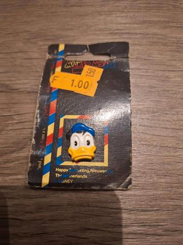 Vintage Donald Duck Pin - Nieuw op Kaart beschikbaar voor biedingen