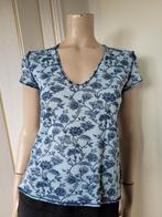 Armani blauwe shirt Maat M/L bloemenprint, Kleding | Dames, T-shirts, Maat 42/44 (L), Ophalen of Verzenden, Zo goed als nieuw