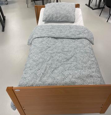 Elektrisch verstelbaar hoog-laag bed beschikbaar voor biedingen