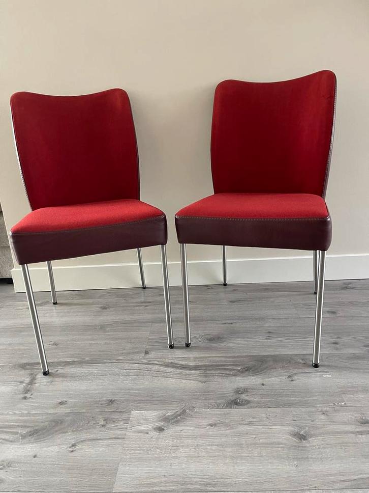 2 Bert Plantagie Duo Eetkamerstoelen - Leer & Stof, Huis en Inrichting, Stoelen, Gebruikt, Twee, Leer, Stof, Rood, Ophalen