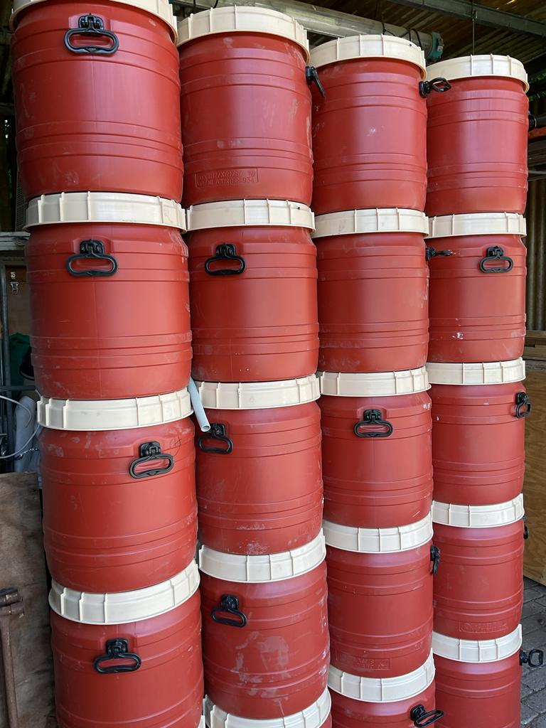 Waterdichte Voertonnen - Zo goed als nieuw!, Dieren en Toebehoren, Dierenvoeding, Ophalen of Verzenden