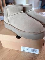 UGG Mini - Maat 40 - Nieuw, Kleding | Dames, Schoenen, Beige, Lage of Enkellaarzen, Nieuw, Ophalen of Verzenden
