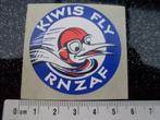 sticker kiwis fly rnzaf logo nieuw zeeland army leger, Verzamelen, Stickers, Verzenden, Zo goed als nieuw, Bedrijf of Vereniging