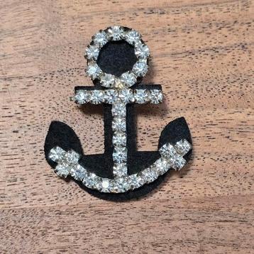 Zwarte Anker broche met strass steentjes beschikbaar voor biedingen