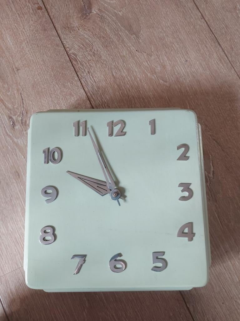 Vintage Retro Keukenklok Hout Metalen Uurwerk, Ophalen of Verzenden, Gebruikt, Analoog, Wandklok