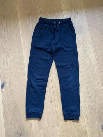 Jogging broek maat 140 donker blauw beschikbaar voor biedingen