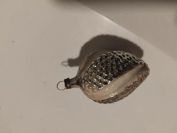 Oude kerstballen denneappel beschikbaar voor biedingen