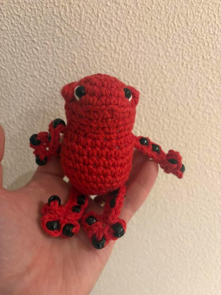 Fidget kikker gehaakt rood, Verzamelen, Sleutelhangers, Zo goed als nieuw, Dier of Natuur, Ophalen of Verzenden