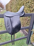 Rossner Boston Dressage 18 inch met een mediumwijde boom, Dieren en Toebehoren, Paarden en Pony's | Zadels, Ophalen, Gebruikt
