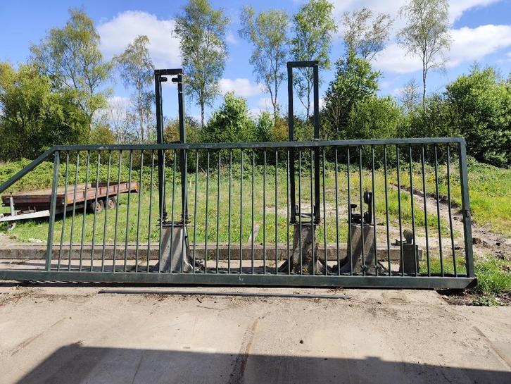 Schuifpoort spijlen schuifhek, opening 5,5m en hoogte 1,8m, Tuin en Terras, Tuinhekken en Hekwerk, Gebruikt, Spijlenhekwerk, IJzer