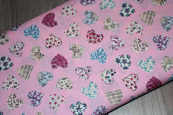 100% poplin katoen stof - roze hartjes bloemen #3776, Hobby en Vrije tijd, Stoffen en Lappen, Nieuw, Katoen, 120 cm of meer, 30 tot 200 cm