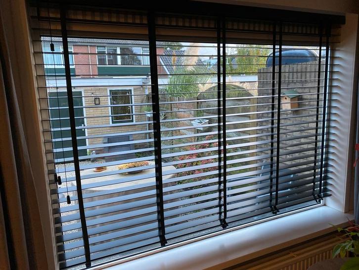 Veneta zwarte Lamellen, Huis en Inrichting, Stoffering | Gordijnen en Lamellen, Gebruikt, 150 tot 200 cm, 200 cm of meer, Zwart