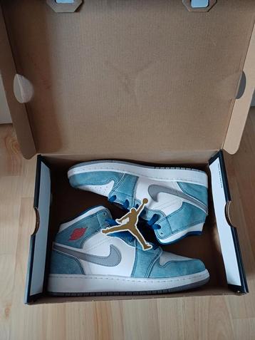Air Jordan 1 MID SE (GS) Maat 39 beschikbaar voor biedingen