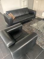Leren bank en twee stoelen te koop (bij voorkeur als set), Huis en Inrichting, Ophalen, Gebruikt, Rechte bank, 200 tot 250 cm