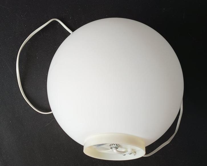 Space Age mat witte globe bol lamp GEEN! IKEA, Huis en Inrichting, Lampen | Tafellampen, Zo goed als nieuw, Minder dan 50 cm, Glas
